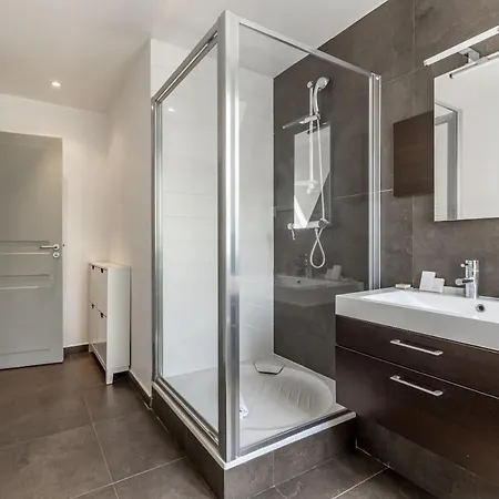 Apartament Hoche - - 2 People Paryż