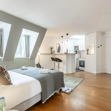 Apartment Hoche - - 2 People Paris