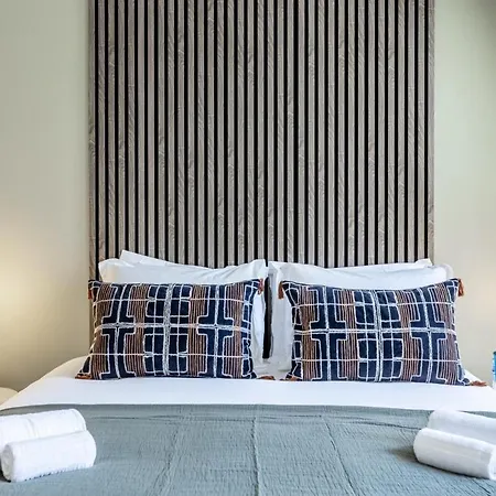 Hoche - - 2 People * Paris